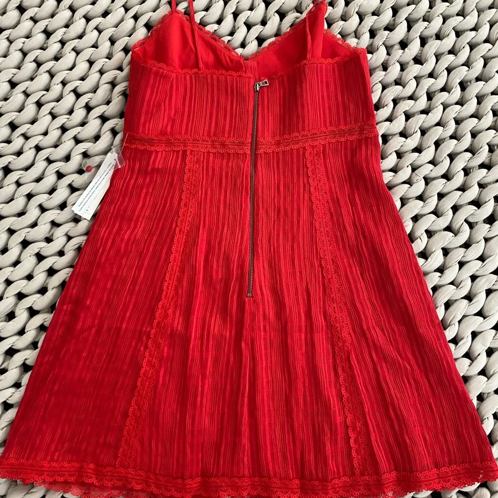 Alice + Olivia Women’s Genevieve Dress Size 6 Poppy Designer Feminine Dainty NWT